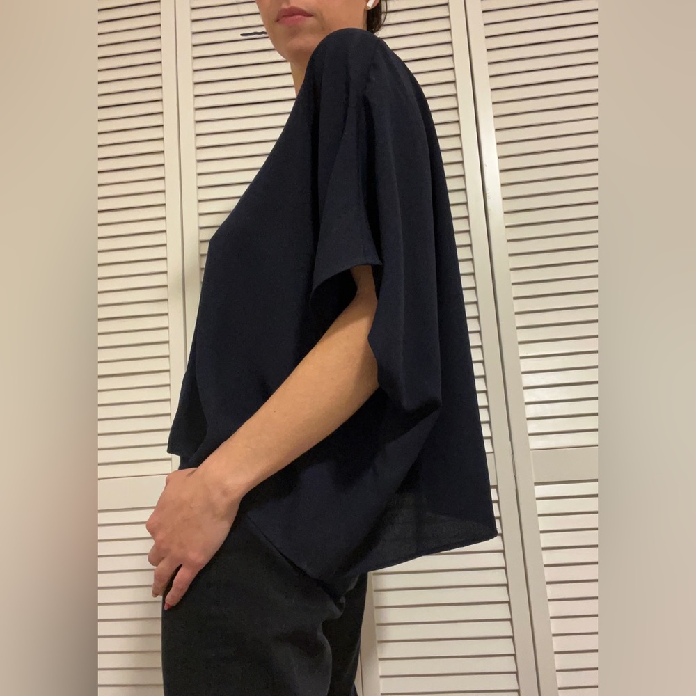 Aritzia Babaton Navy Oversized V-neck Top size M